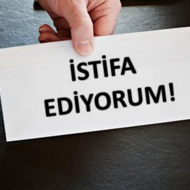 İstifa ediyorum!