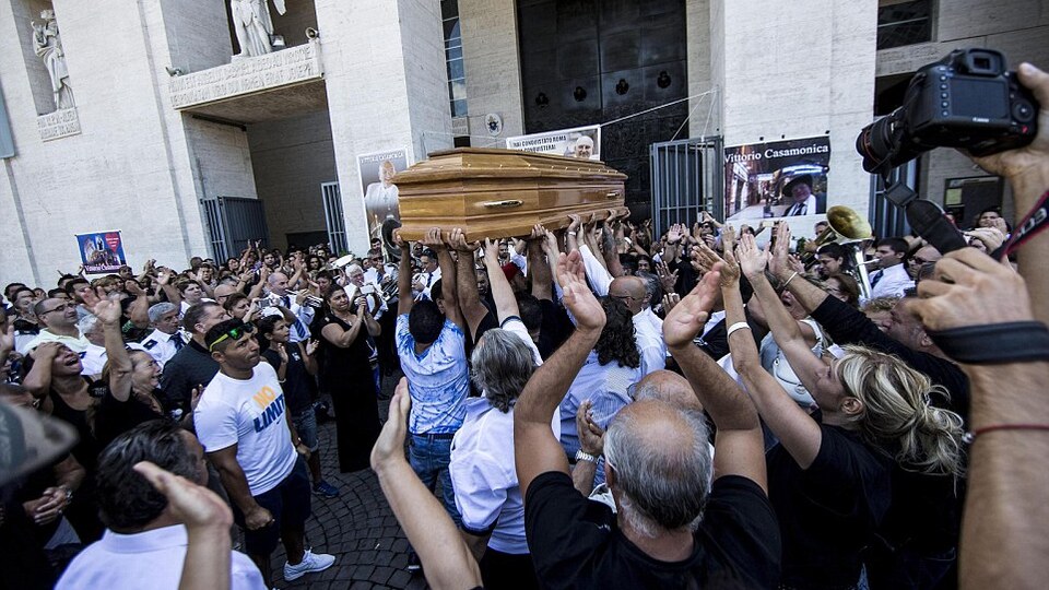 Mafya babasına görkemli cenaze