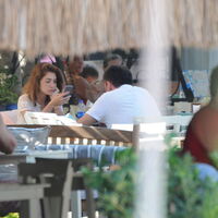 Sevgilisiyle tatilde...