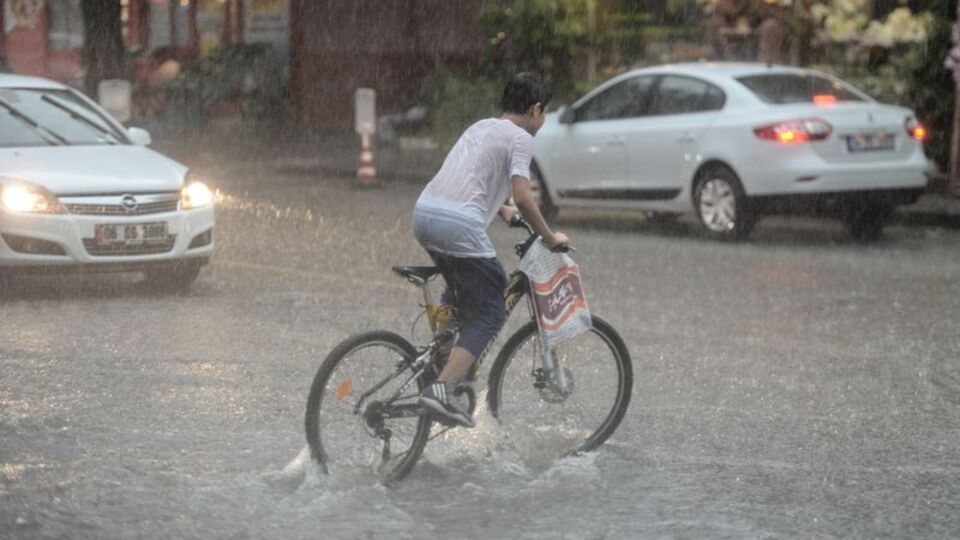 Ankara'yı sel aldı!