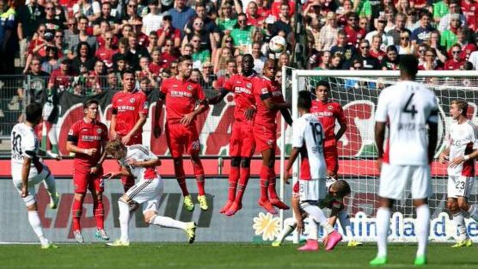 Hakan bıraktığı yerden!