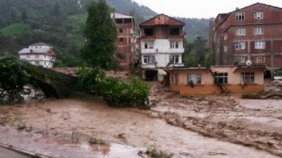 Artvin'de sel: 8 ölü ve 2 kişi kayıp!