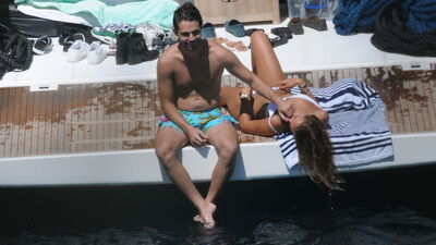 Hacı Sabancı'dan kardeşine jest!