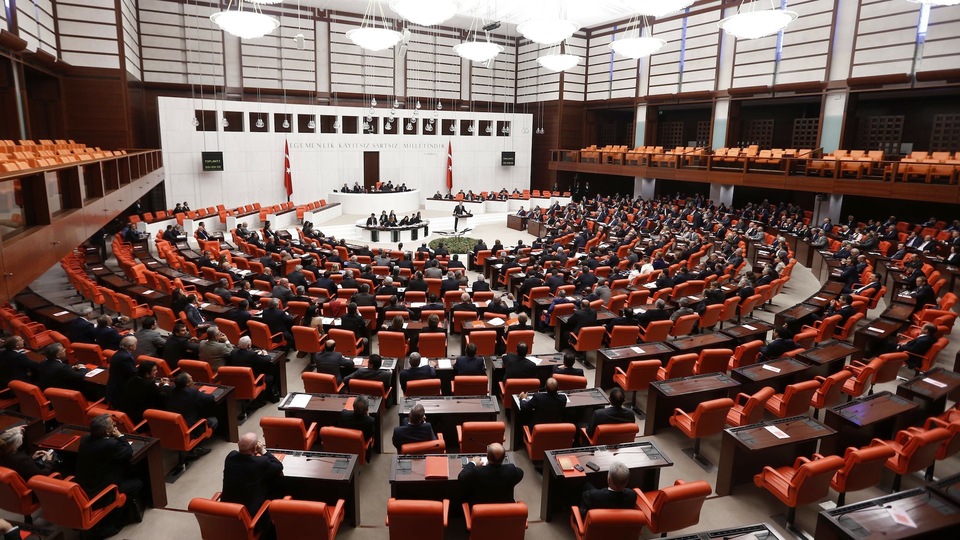 Bürokrat kökenli bağımsız bakanlara 'vekil' piyagosu!