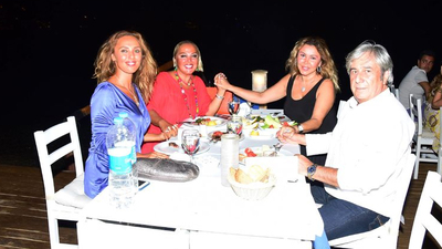 El ele tutuşup poz verdiler