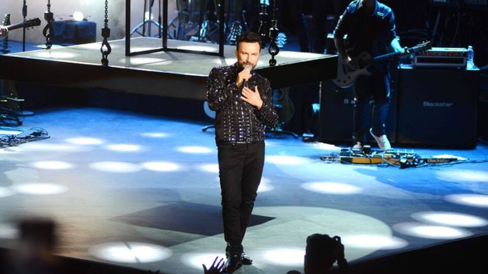 Sahneye öyle bir geldi ki...