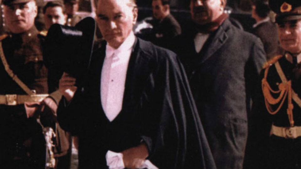 Atatürk'ün ölümündeki sır kanlı mendilinde mi saklı?