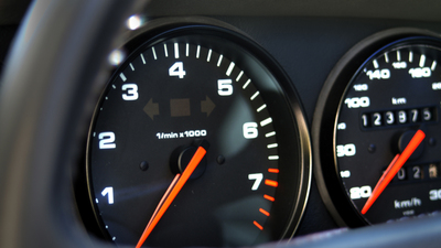 Çeyrek depo benzinle sakın araba kullanmayın!