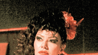 Pavyon şarkıcısı olacak