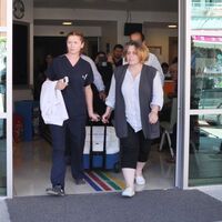 Eşinin kalbini öperek uğurladı