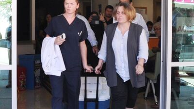 Eşinin kalbini öperek uğurladı