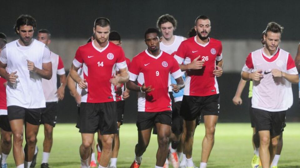 Antalyaspor'da 8 ülkedn 27 futbolcu