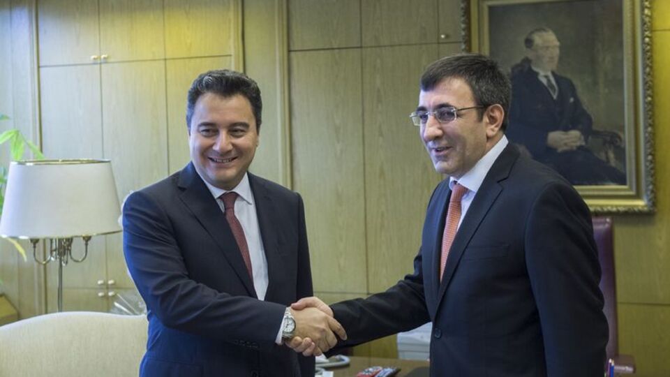 Babacan görevini Yılmaz'a devretti