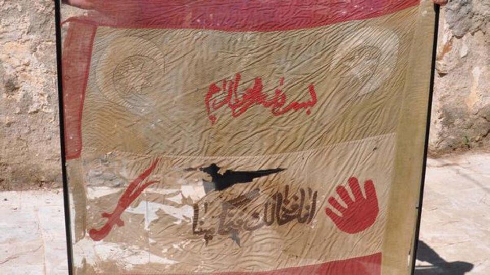 Emanet sancağı 106 yıldır koruyorlar