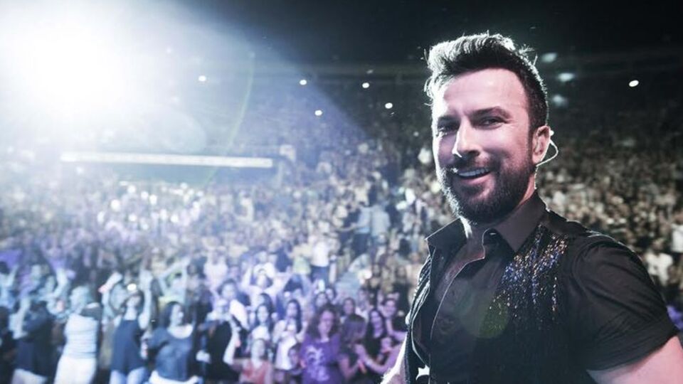 Tarkan'ı duygulandıran pankart