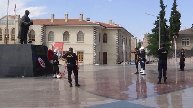 Polise 'selamı geç verdin' cezası