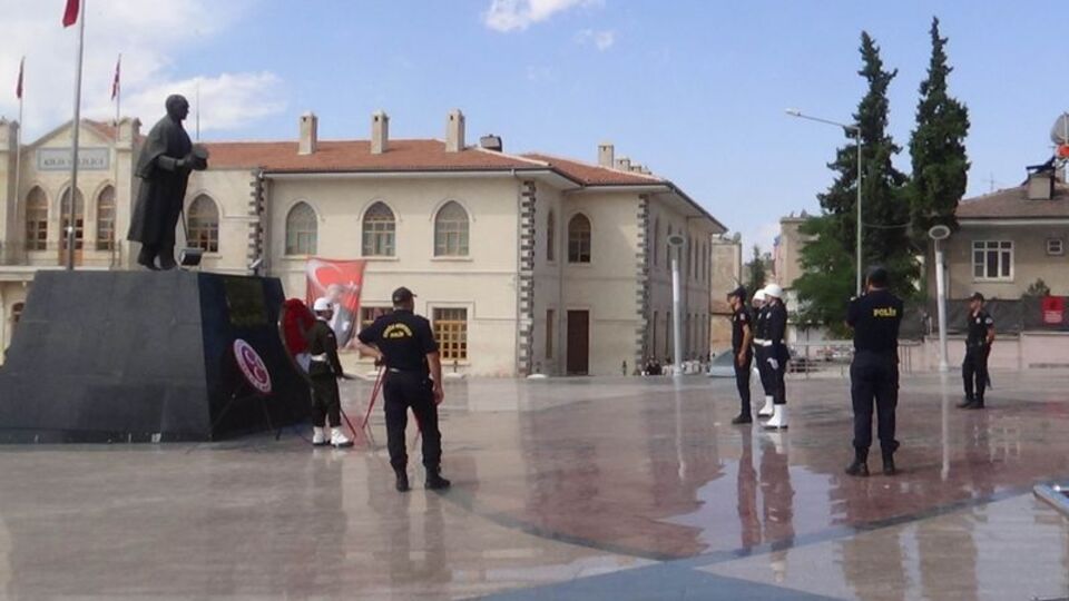 Polise 'selamı geç verdin' cezası