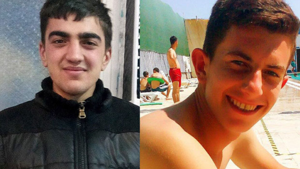 İki gencin bindiği motosikletin üzerinden 2 kamyon birden geçti!