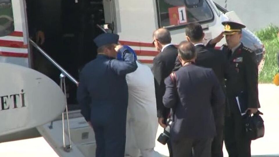 Cumhurbaşkanı Erdoğan, helikopterle Tuzla'ya geçti