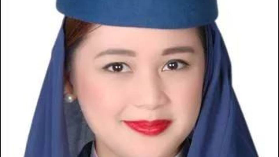 Filipinli hostes üniforması ile gömüldü