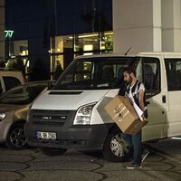 Akın İpek hakkında yakalama kararı