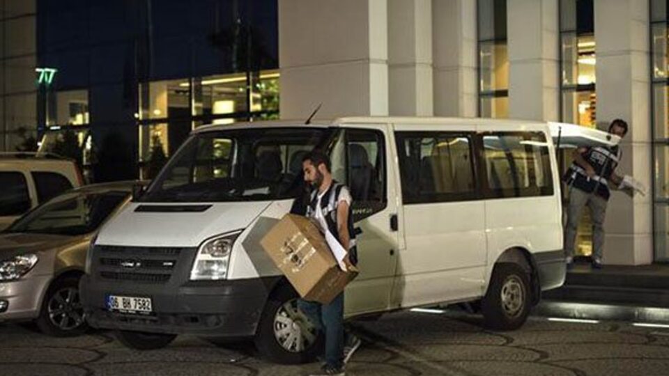 Akın İpek hakkında yakalama kararı