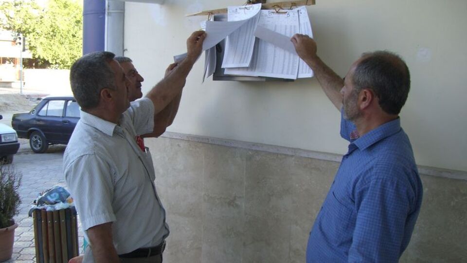 Seçmen listeleri askıya çıktı