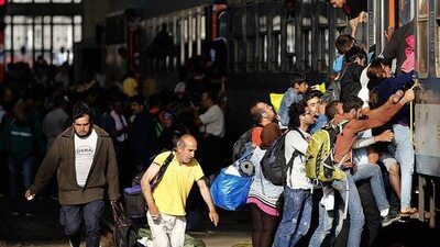 O ülkeden izin çıktı: Yaşama tutunmak için trenlere akın ettiler