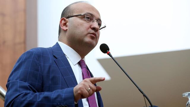 Yalçın Akdoğan: Önce utanmayı öğrenmelidir