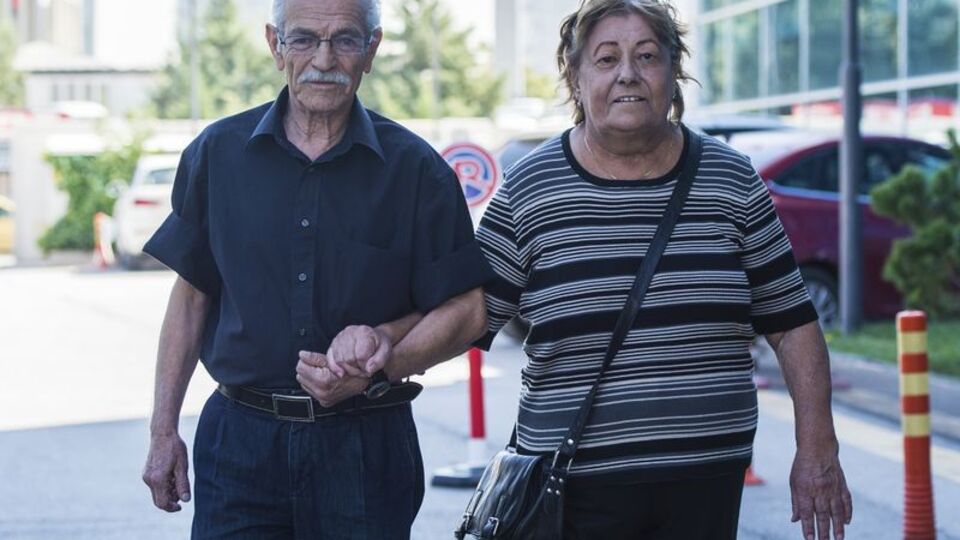 Hem hayatı hem böbreklerini paylaştı