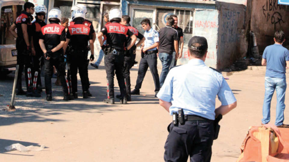 Düğün konvoyunda para kavgası: 2 yaralı