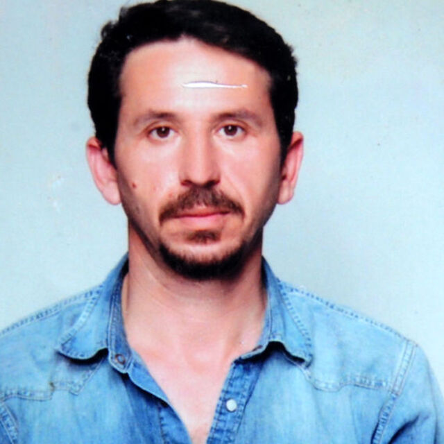Direksiyonda bıçaklandı, 100 metre gidebildi!