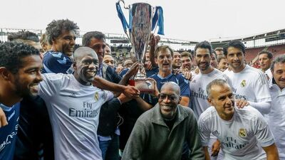 Hakan Şükür, efsanelerle birlikte!