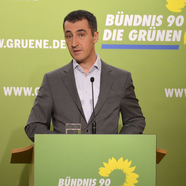 Cem Özdemir: PKK silahları kayıtsız şartsız bırakmalı
