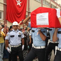 "Durun bir bakalım belki nefes alıyordur..."