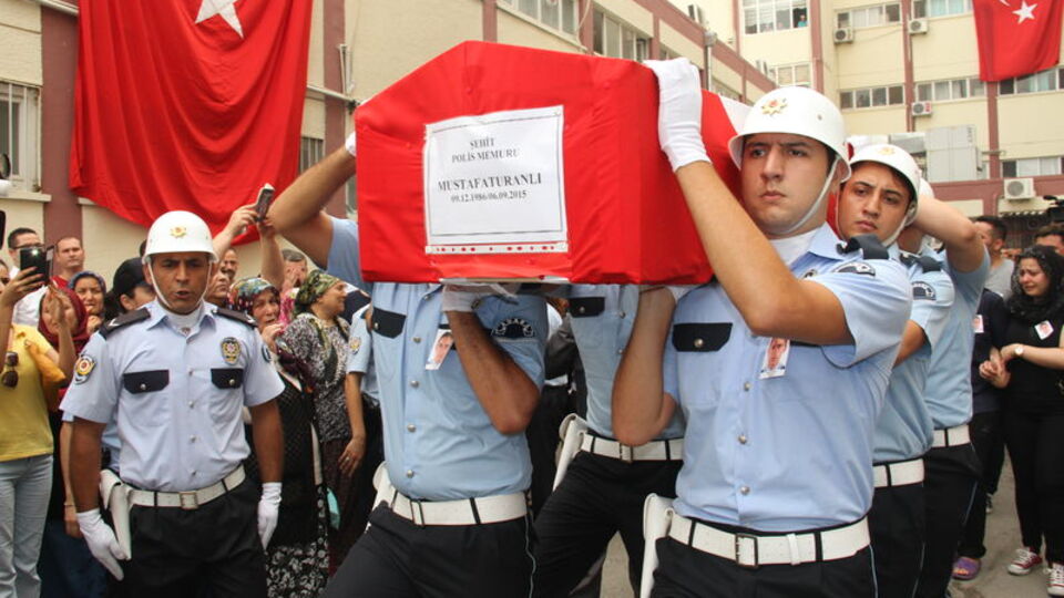 "Durun bir bakalım belki nefes alıyordur..."