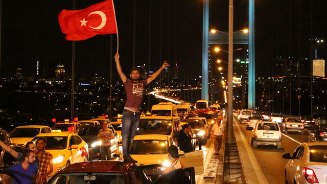 Taksicilerden Boğaz Köprüsü'nde terör protestosu