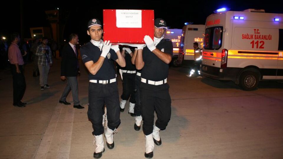 Iğdır şehitlerine havalimanında tören!