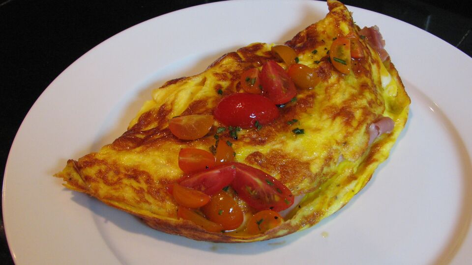 Domatesli ve peynirli omlet