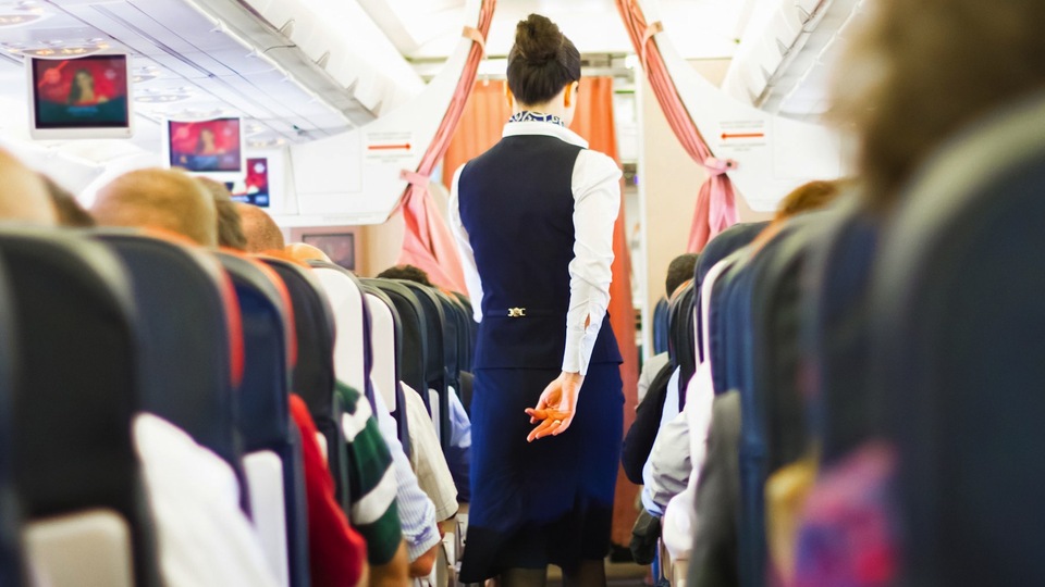 Tuvalette seks yapan çifte hostes anonsu