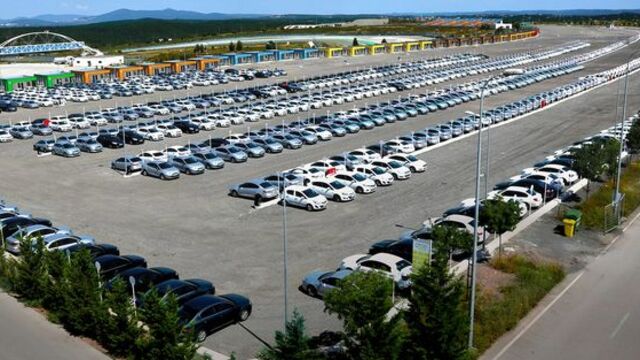 Türkiye'nin en büyük oto pazarı açıldı