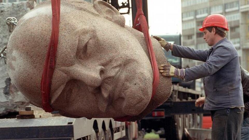 Lenin 24 yıl sonra uyandı!