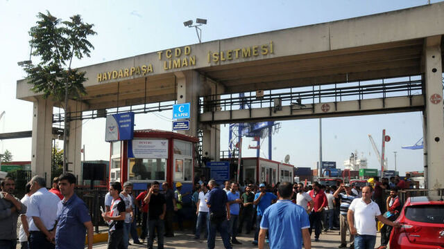Kamyoncular kontak kapattı trafik felç oldu