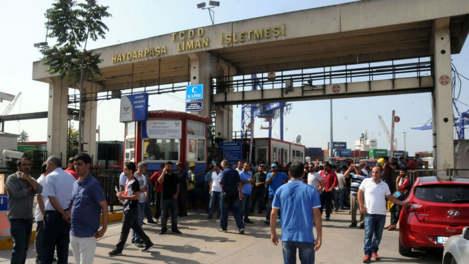 Kamyoncular kontak kapattı trafik felç oldu