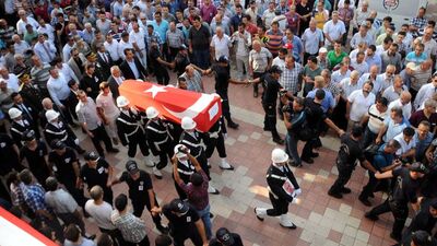 Van şehidini binler uğurladı