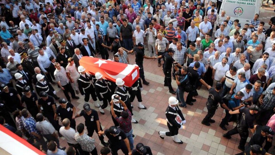 Van şehidini binler uğurladı