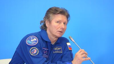 Uzayda en uzun süre kalarak rekor kırdı