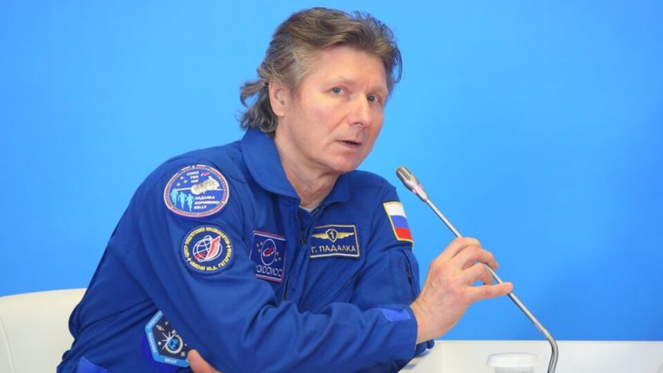 Uzayda en uzun süre kalarak rekor kırdı