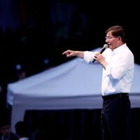 Davutoğlu tüm delegelerin oyuyla yeniden genel başkan!