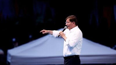 Davutoğlu tüm delegelerin oyuyla yeniden genel başkan!